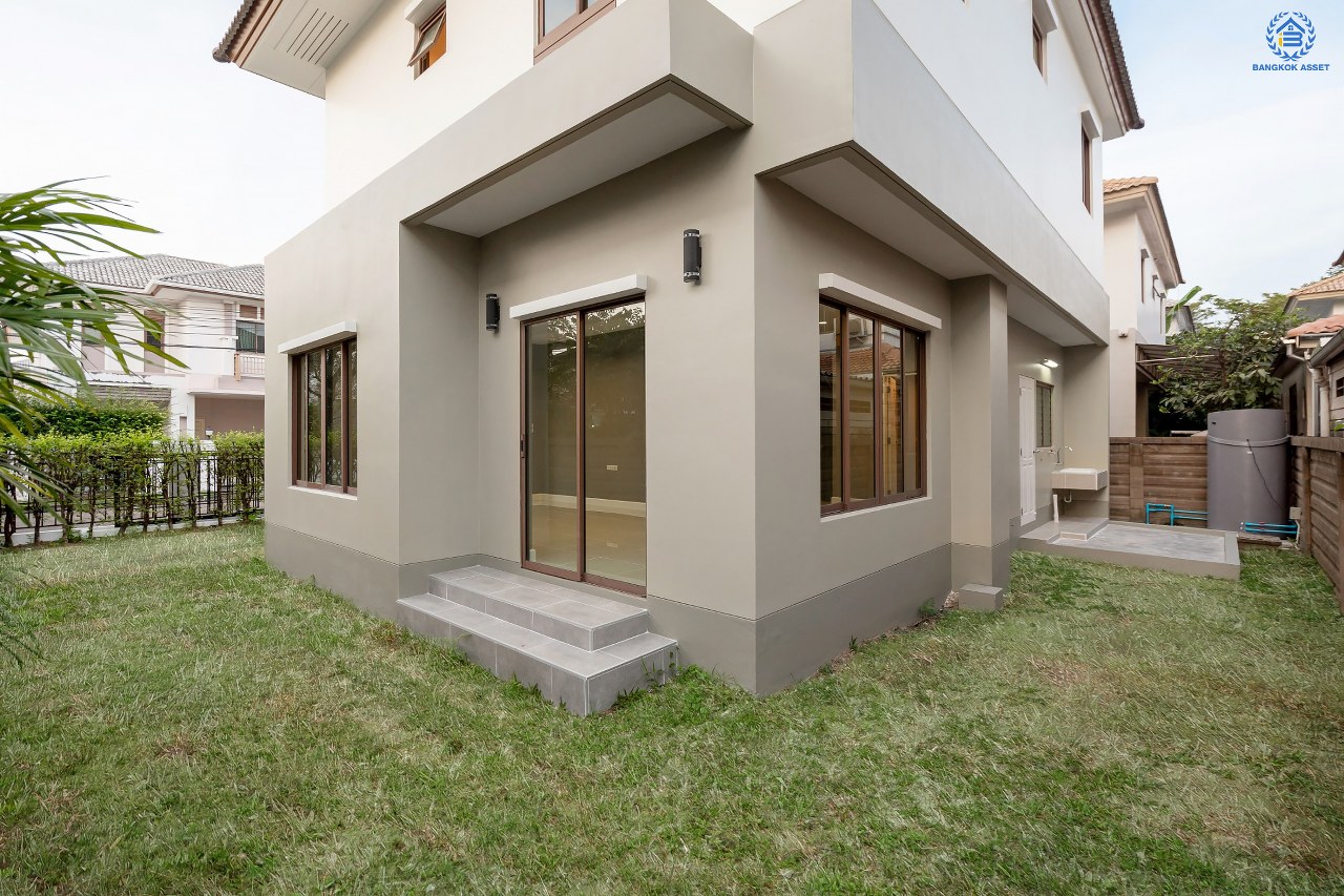 บ้านมือสองตกแต่งใหม่ ทำเลใจกลางเมือง โครงการ บุราสิริ งามวงศ์วาน-ประชาชื่น บ้านหลังใหญ่ เนื้อที่ 56.2 ตร.ว. ฟังก์ชัน 3 ห้องนอน 3 ห้องน้ำ 2 ที่จอดรถ พื้นที่ใช้สอย 183 ตร.ม. เชื่อมต่อถนนหลายสาย ใกล้เดอะมอลล์ งามวงศ์วาน และจุดขึ้นทางด่วนงามวงศ์วาน